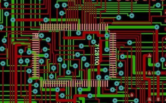 圖1：兩種PCB模型的部分電路。頂圖：傳統(tǒng)設(shè)計(jì)版本。